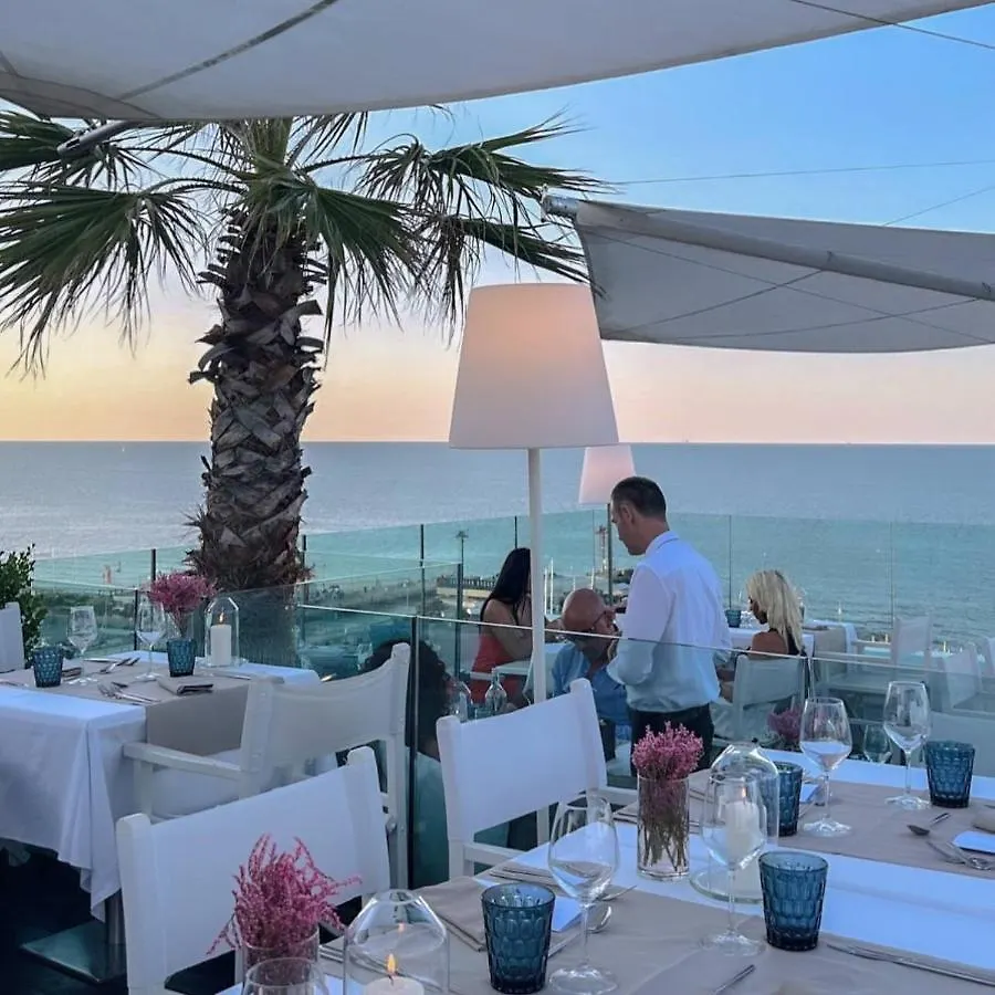 ****  Hotel Lungomare Riccione Itálie